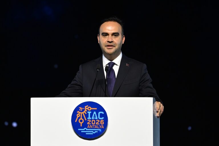 sanayi-ve-teknoloji-bakani-kacir-iac-2026nin-acilisinda-konustu-ikAmF2F6